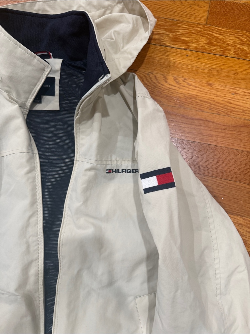 Tommy Hilfiger Men's Off-White Hooded Windbreaker with Iconic Flag - Picture 2 of 4